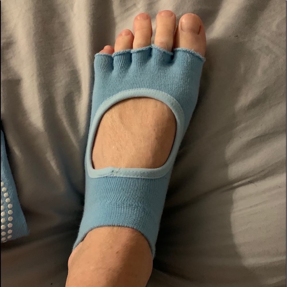 Yogi open toe socks